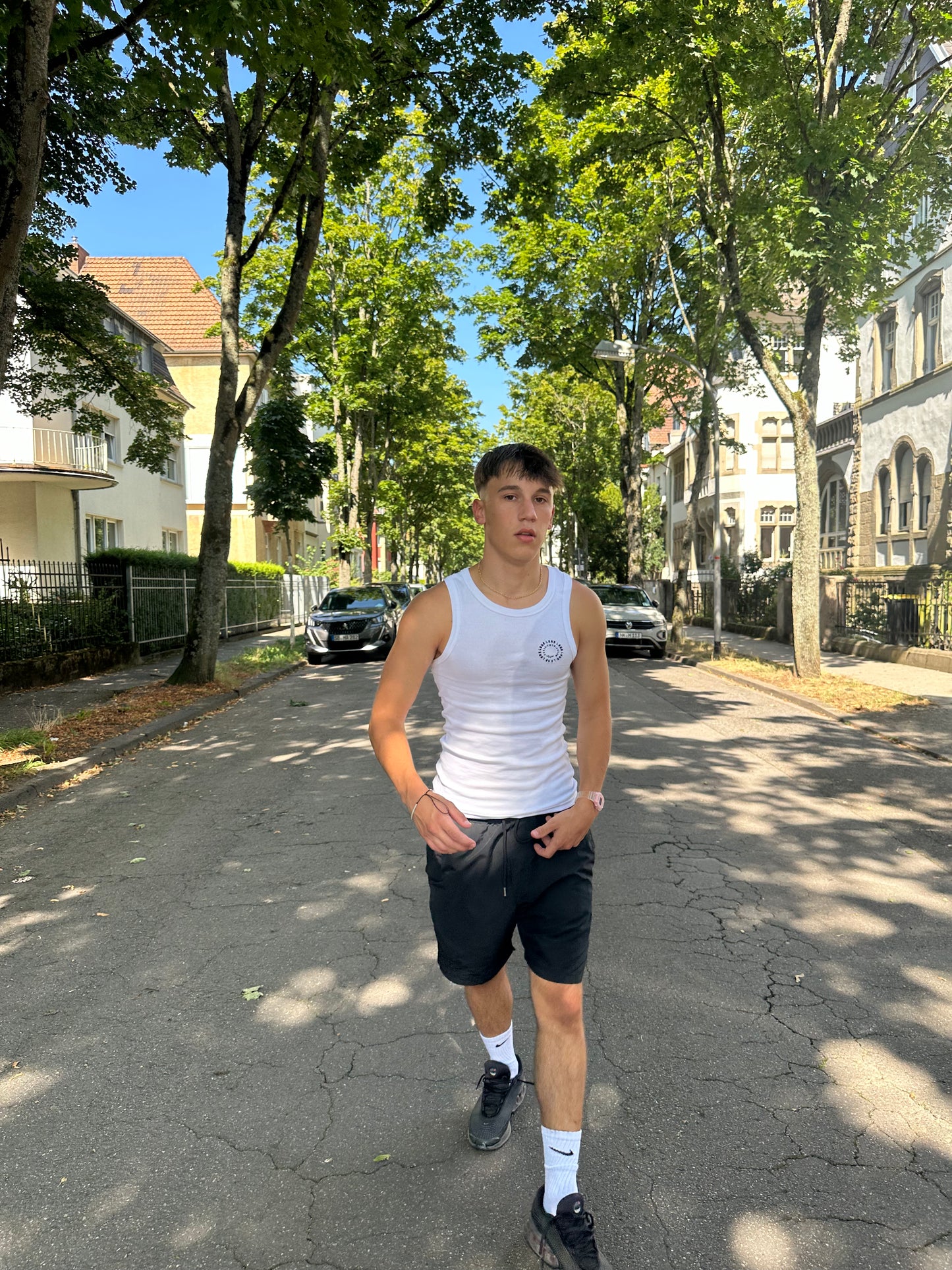 LBNR CHA$E YOUR DREAM TANKTOP